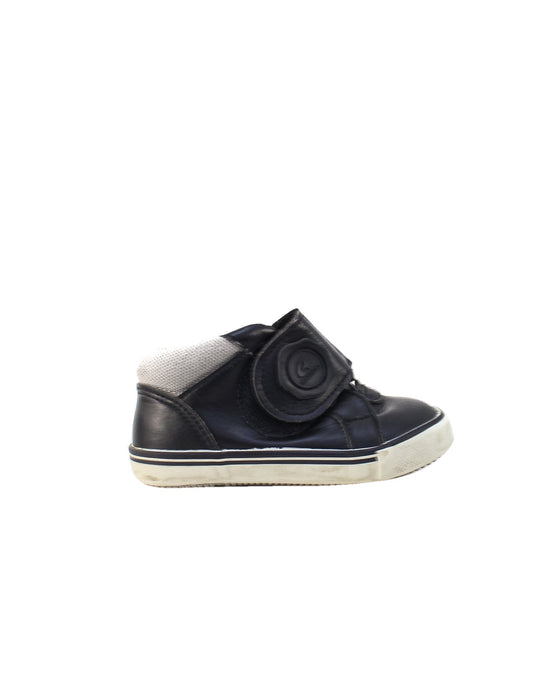 A Black Sneakers from Moonstar in size 18-24M for boy. (Back View)