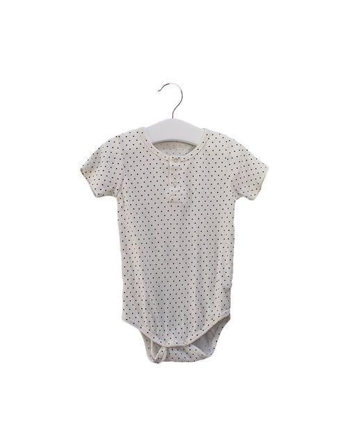 A Ivory Short Sleeve Bodysuits from Aosta in size 6-12M for girl. (Front View)