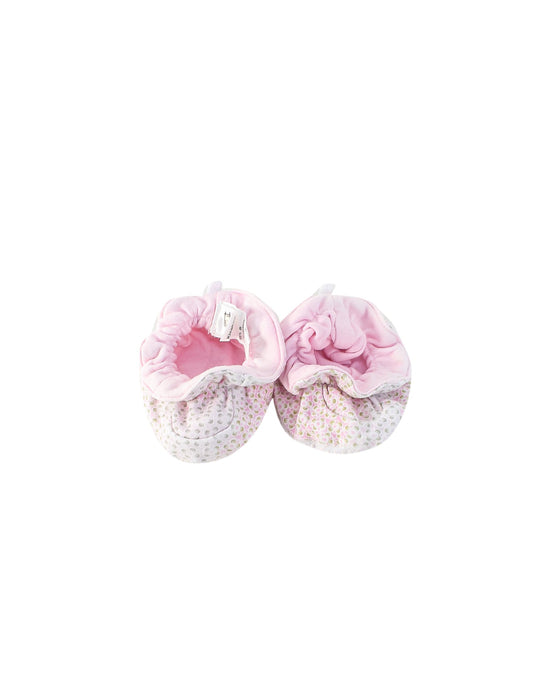 A White Booties from Kingkow in size Newborn for girl. (Front View)