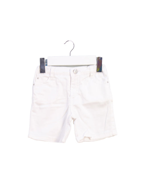 A White Shorts from Tutto Piccolo in size 6-12M for boy. (Front View)