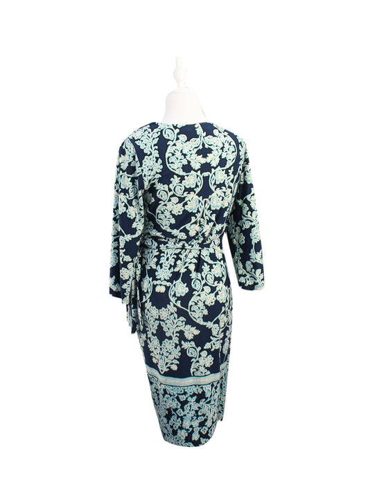 A Blue Long Sleeve Dresses from A Pea in the Pod in size M for maternity. (Back View)