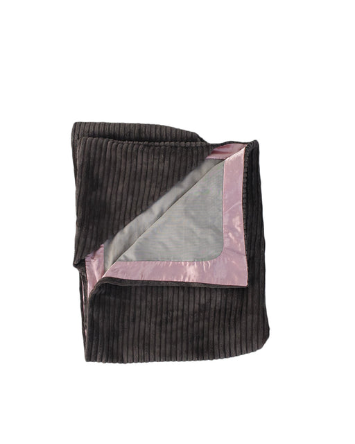 A Grey Blankets from Belly Armor in size O/S for neutral. (Front View)