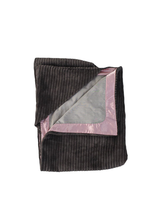 A Grey Blankets from Belly Armor in size O/S for neutral. (Front View)