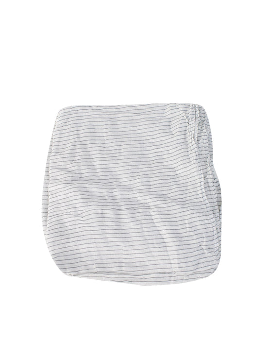 A Grey Swaddles from Aden & Anais in size O/S for neutral. (Front View)