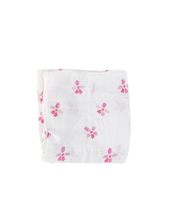 A White Swaddles from Aden & Anais in size O/S for girl. (Front View)