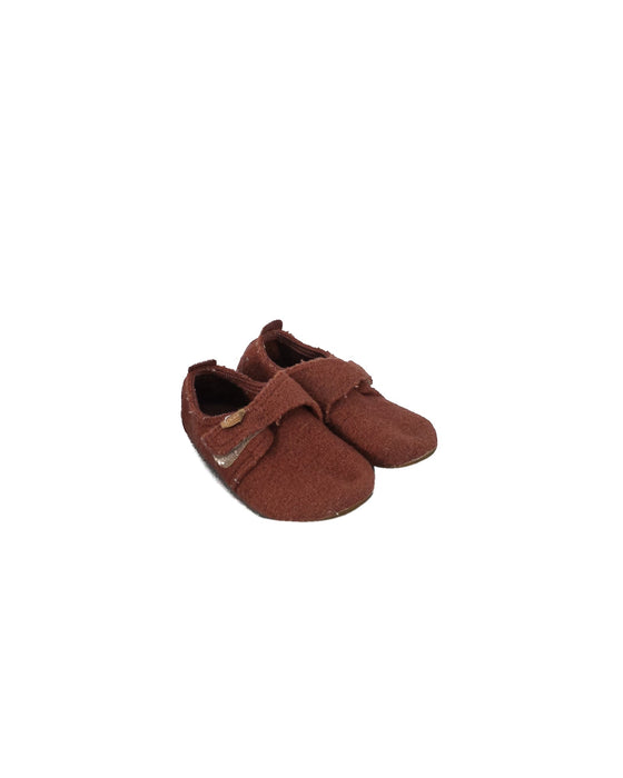 A Pink Slippers from Living Kitzbühel in size 6T for girl. (Front View)