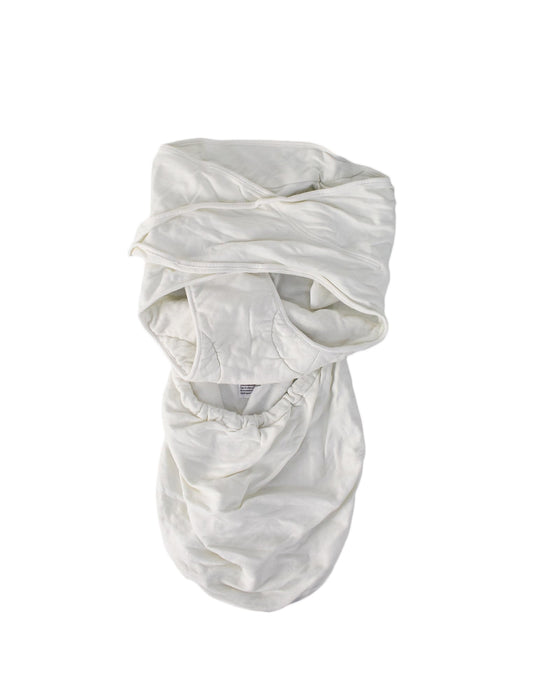 A Ivory Swaddles from Ergobaby in size 3-6M for neutral. (Front View)