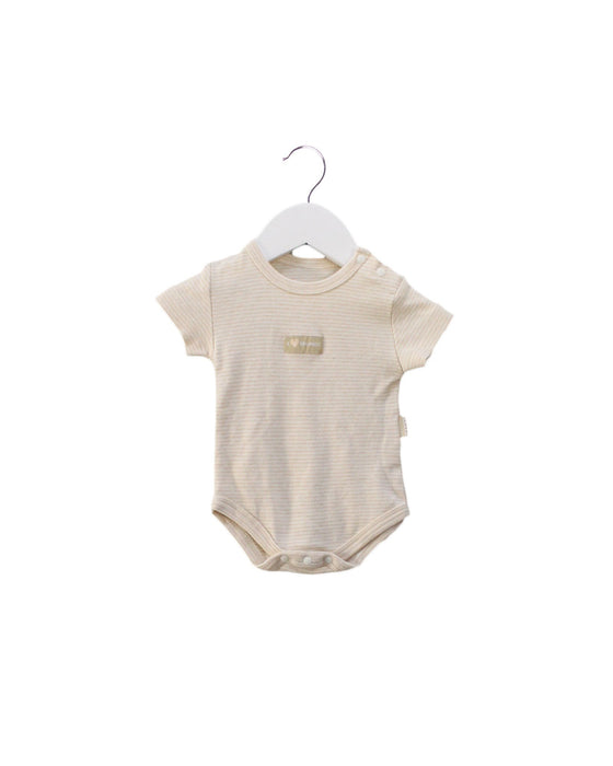 A Beige Short Sleeve Bodysuits from Natures Purest in size 3-6M for neutral. (Front View)