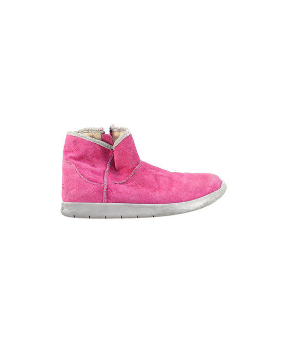 A Pink Casual Boots from UGG in size 7Y for girl. (Back View)