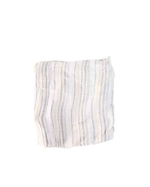 A Ivory Swaddles from Bebe au Lait in size O/S for neutral. (Front View)