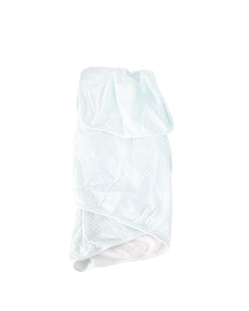 A Blue Swaddles from The Gro Company in size O/S for neutral. (Front View)