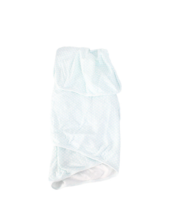 A Blue Swaddles from The Gro Company in size O/S for neutral. (Front View)