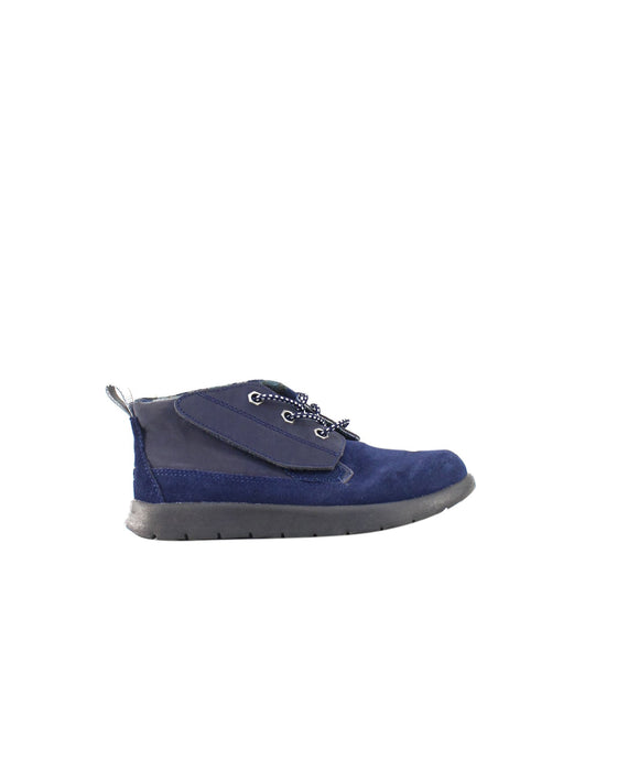 A Navy Casual Boots from UGG in size 6T for boy. (Back View)