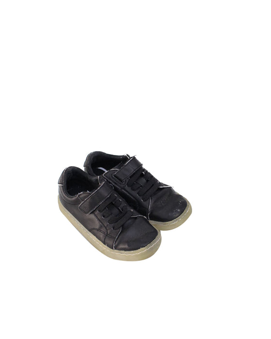 A Black Sneakers from Stride Rite in size 5T for boy. (Front View)