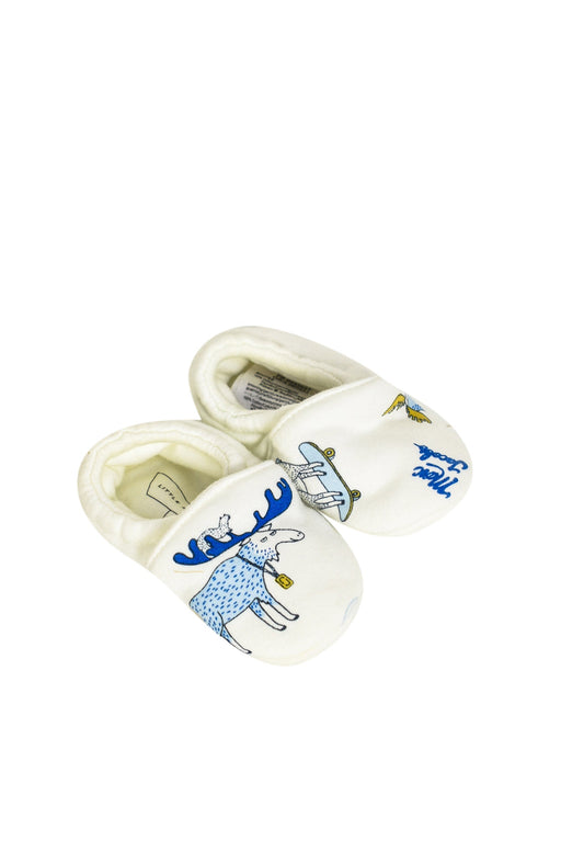 A White Booties from Little Marc Jacobs in size 3-6M for boy. (Front View)