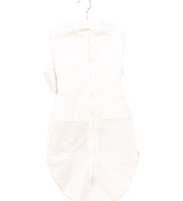 A White Swaddles from Happiest Baby in size 3-6M for neutral. (Front View)