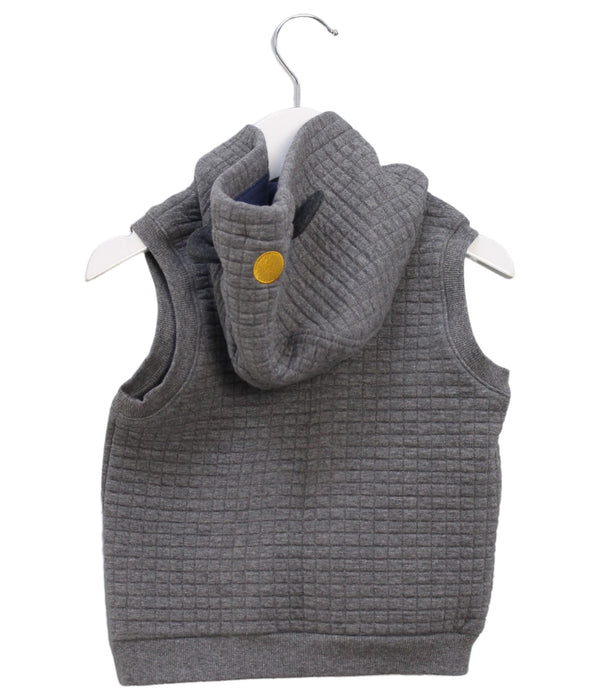 A Grey Outerwear Vests from Organic Mom in size 12-18M for boy. (Back View)