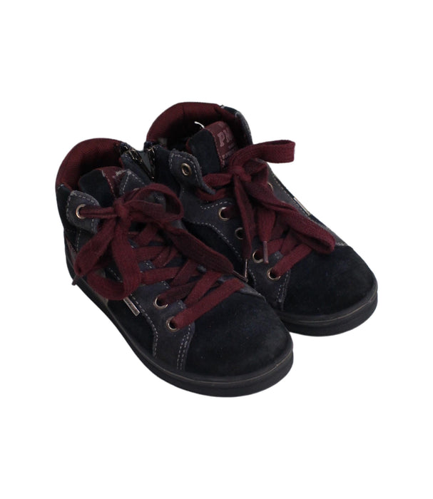 A Navy Sneakers from Primigi in size 5T for boy. (Front View)