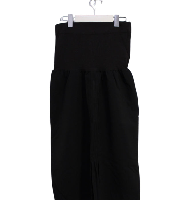 A Black Short Skirts from Ingrid & Isabel in size XS for maternity. (Back View)