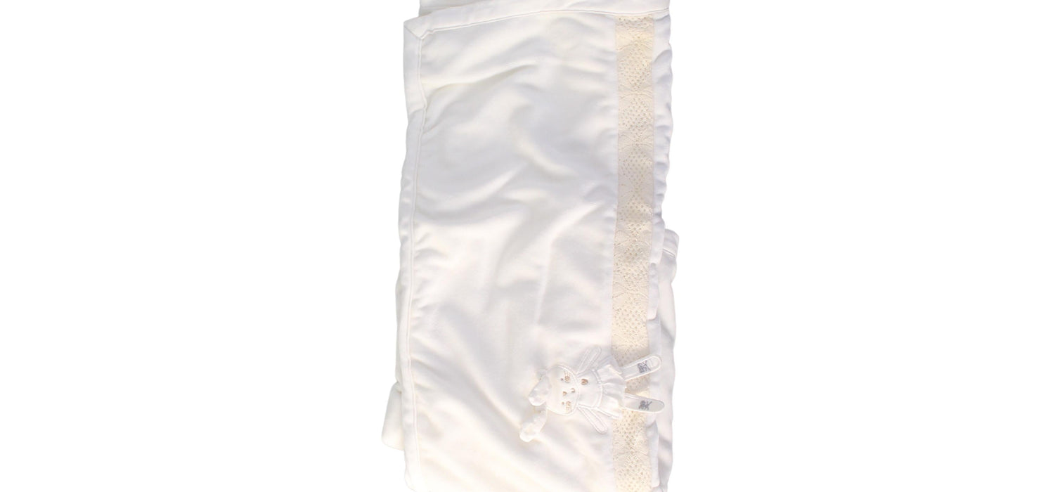 A Ivory Blankets from Natures Purest in size O/S for neutral. (Front View)