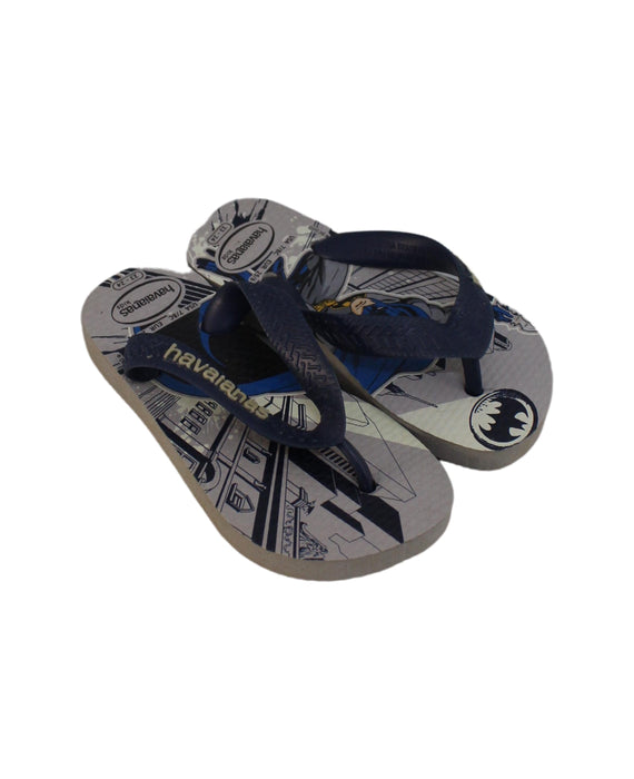 A Grey Flip Flops from Havaianas in size 4T for boy. (Front View)