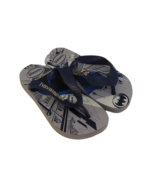 A Grey Flip Flops from Havaianas in size 4T for boy. (Front View)
