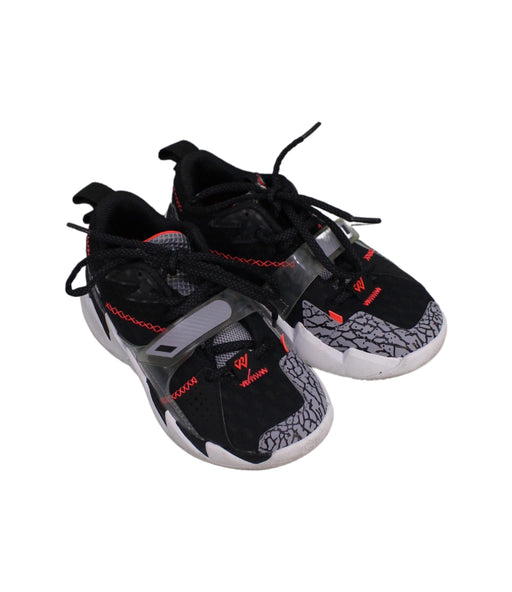A Black Sneakers from Air Jordan in size 5T for boy. (Front View)