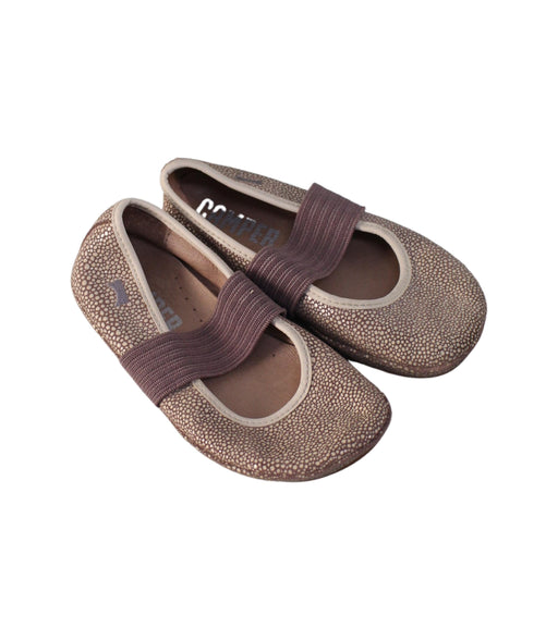 A Brown Flats from Camper in size 4T for girl. (Front View)
