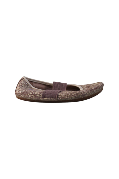 A Brown Flats from Camper in size 4T for girl. (Back View)