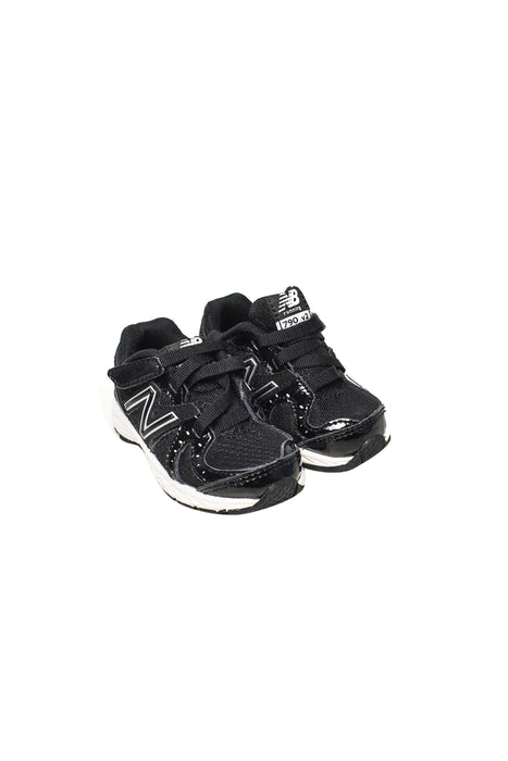 Black New Balance Sneakers 6-12M (US3) at Retykle
