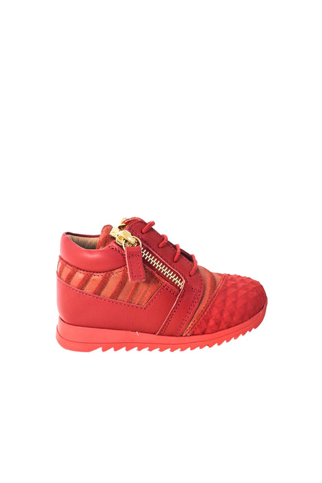 Sneakers 18-24M (EU22) at Retykle