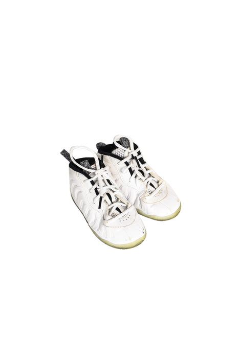 White Nike Sneakers 3T (EU 25) at Retykle