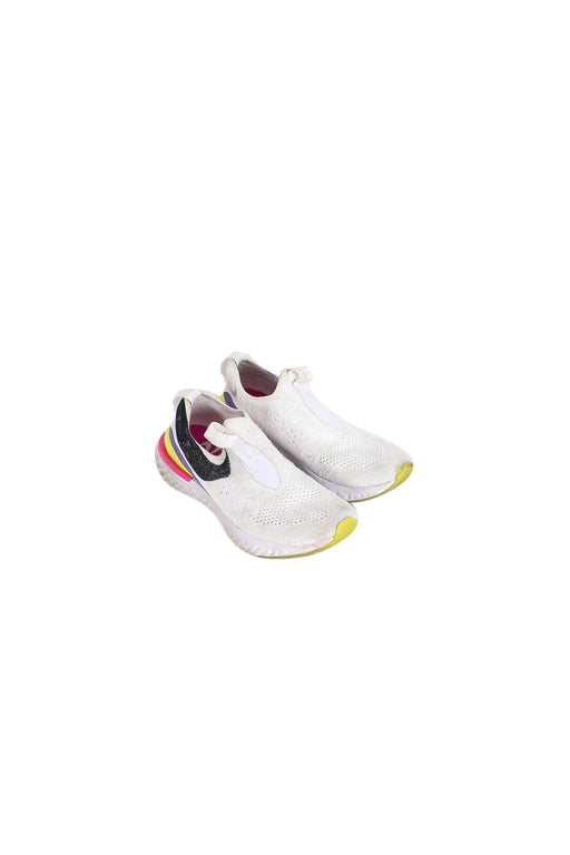 White Nike Sneakers 11Y at Retykle