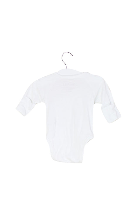 A White Long Sleeve Bodysuits from Mori in size Newborn for neutral. (Back View)