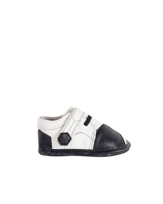 White Jack & Lily Sneakers 12-18M (EU20) at Retykle