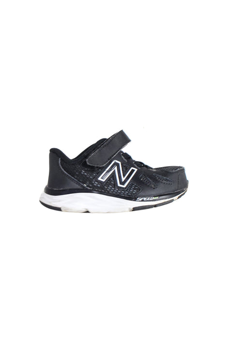 A Black Sneakers from New Balance in size EU23 for neutral. (Back View)
