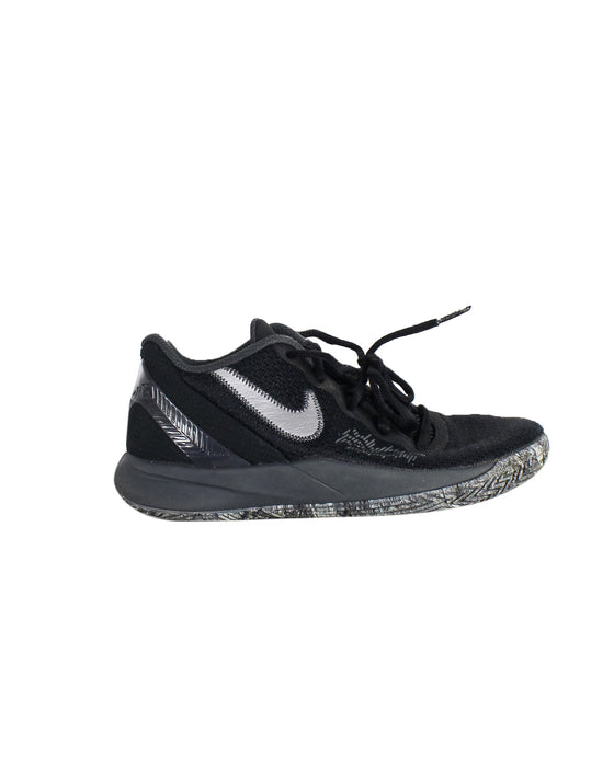 Black Nike Sneakers 8Y (EU33.5) at Retykle