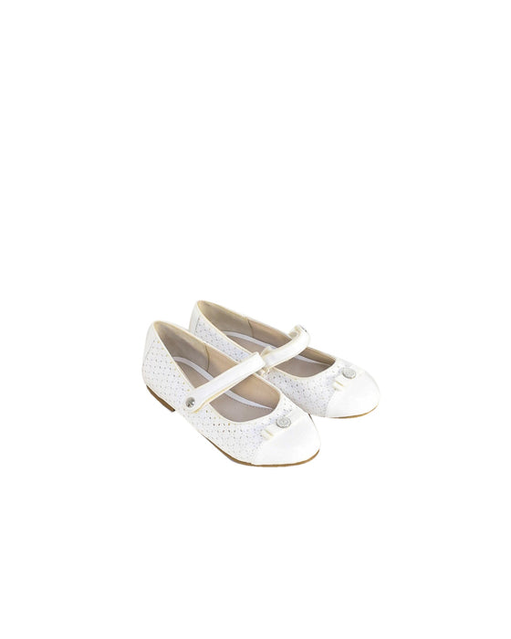 A Ivory Flats from Mayoral in size 7Y for girl. (Front View)