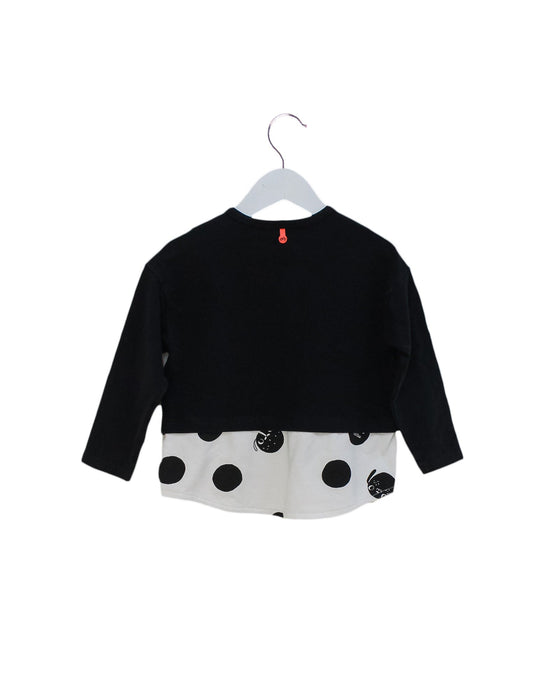 A Black Sweatshirts from Momonittu in size 4T for girl. (Back View)