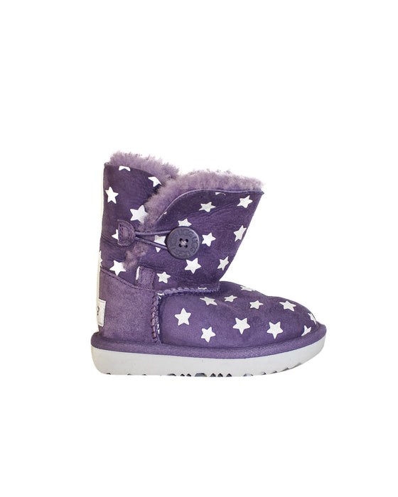 A Purple Winter Boots from UGG in size EU23 for girl. (Back View)