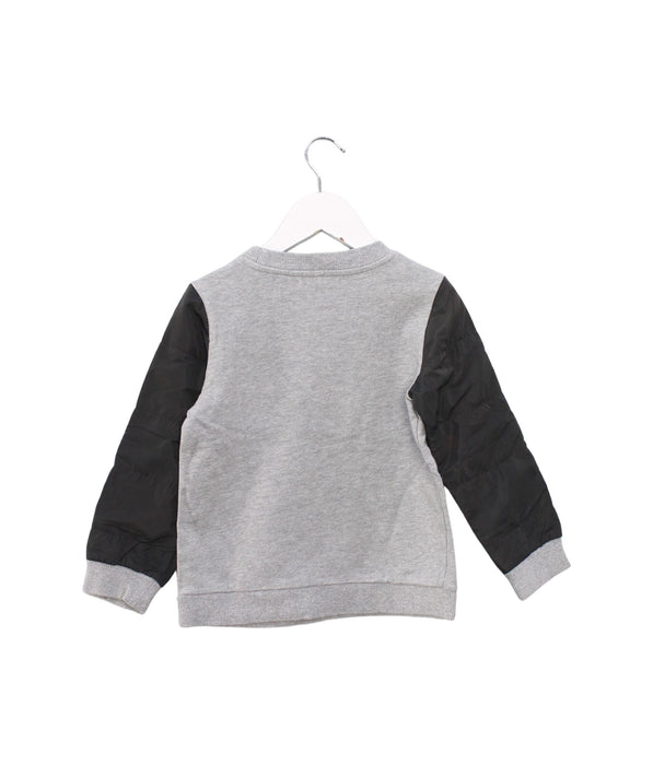 A Grey Crewneck Sweatshirts from ELLE in size 4T for boy. (Back View)