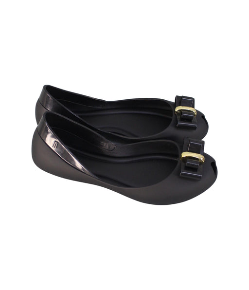 A Black Flats from Melissa in size 6T for girl. (Front View)