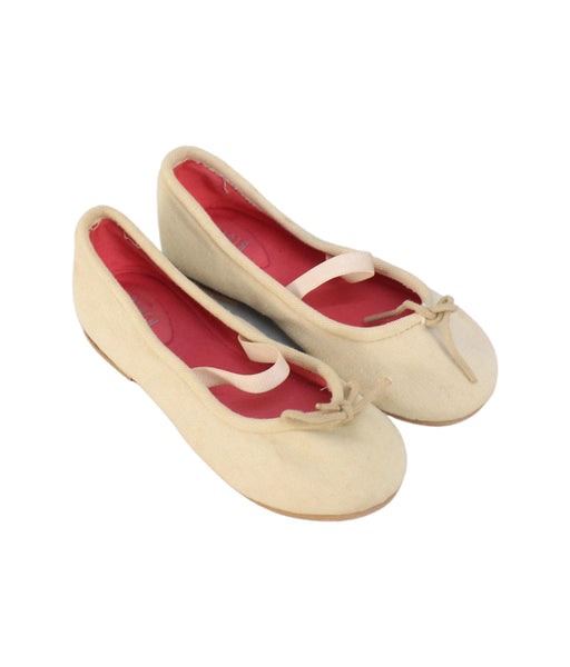 A Beige Flats from Bloch in size 3T for girl. (Front View)