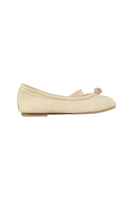 A Beige Flats from Bloch in size 3T for girl. (Back View)