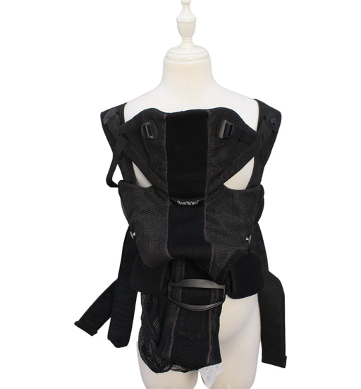 A Black Baby Carriers from BabyBjorn in size O/S for neutral. (Front View)