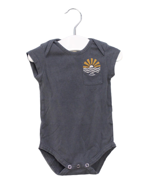 A Grey Short Sleeve Bodysuits from Arsène et les pipelettes in size 3-6M for boy. (Front View)