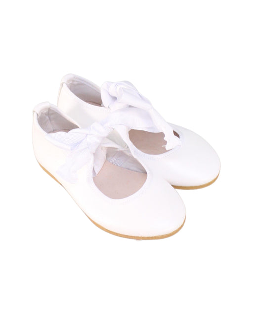 A White Flats from Jacadi in size 3T for girl. (Front View)
