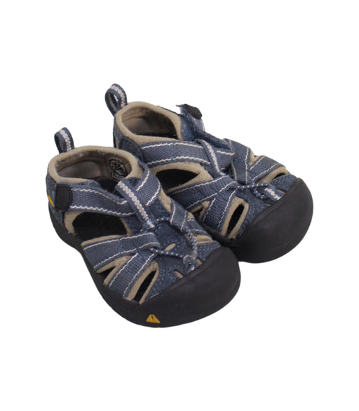 A Navy Sandals from Keen in size EU20/21 for boy. (Front View)