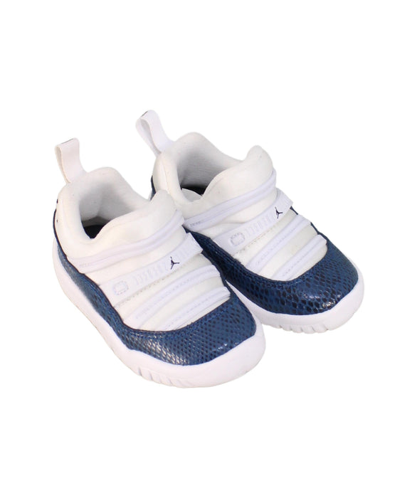 A Blue Sneakers from Air Jordan in size 12-18M for boy. (Front View)