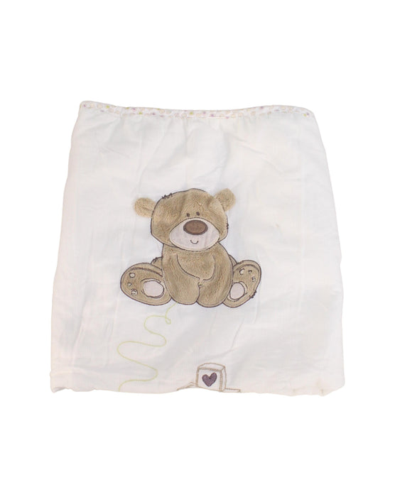 A Ivory Swaddles from Mothercare in size O/S for neutral. (Front View)